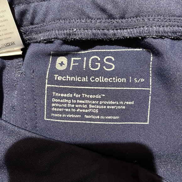 Three pairs of Figs Zamora Joggers in Navy Small/Petite - Picture 2 of 2